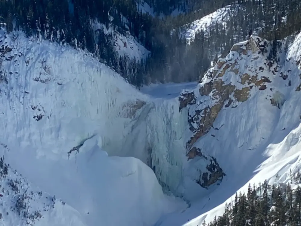 Yellowstone snowmobile guides